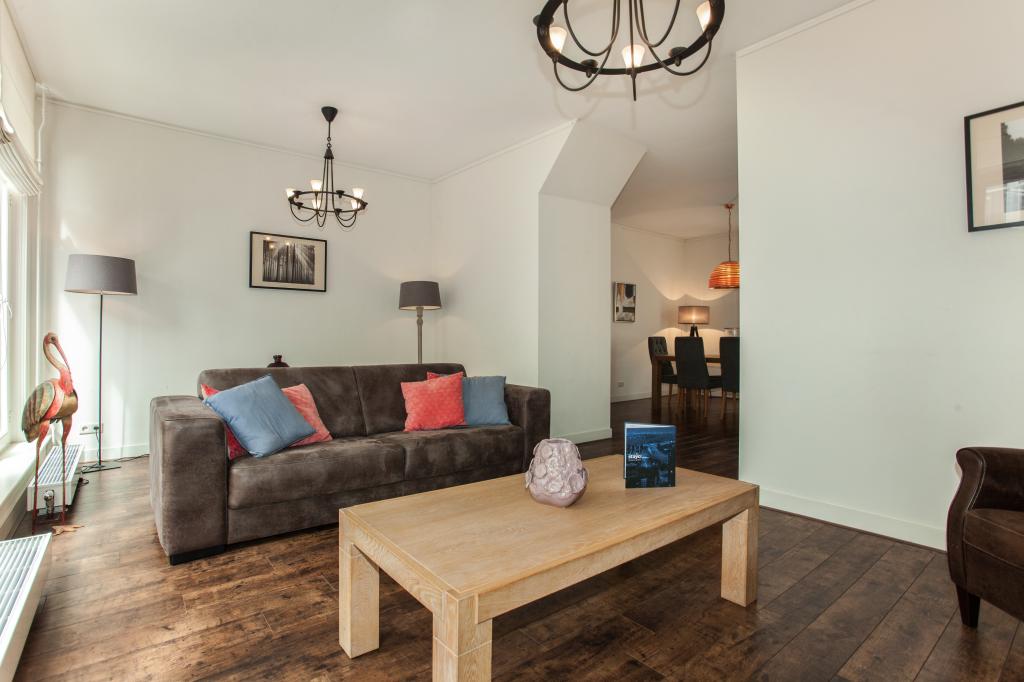 Stayci Noordeinde deluxe two bedroom apartment – 4 single beds