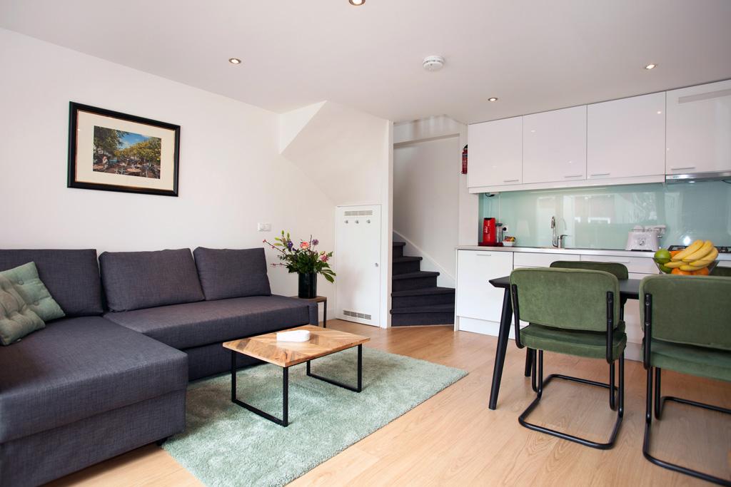 Stayci Central station large one bedroom split-level apartment