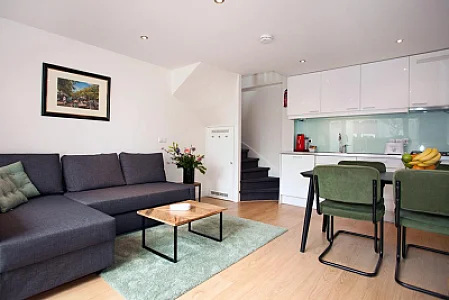 Stayci Central station large one bedroom split-level apartment